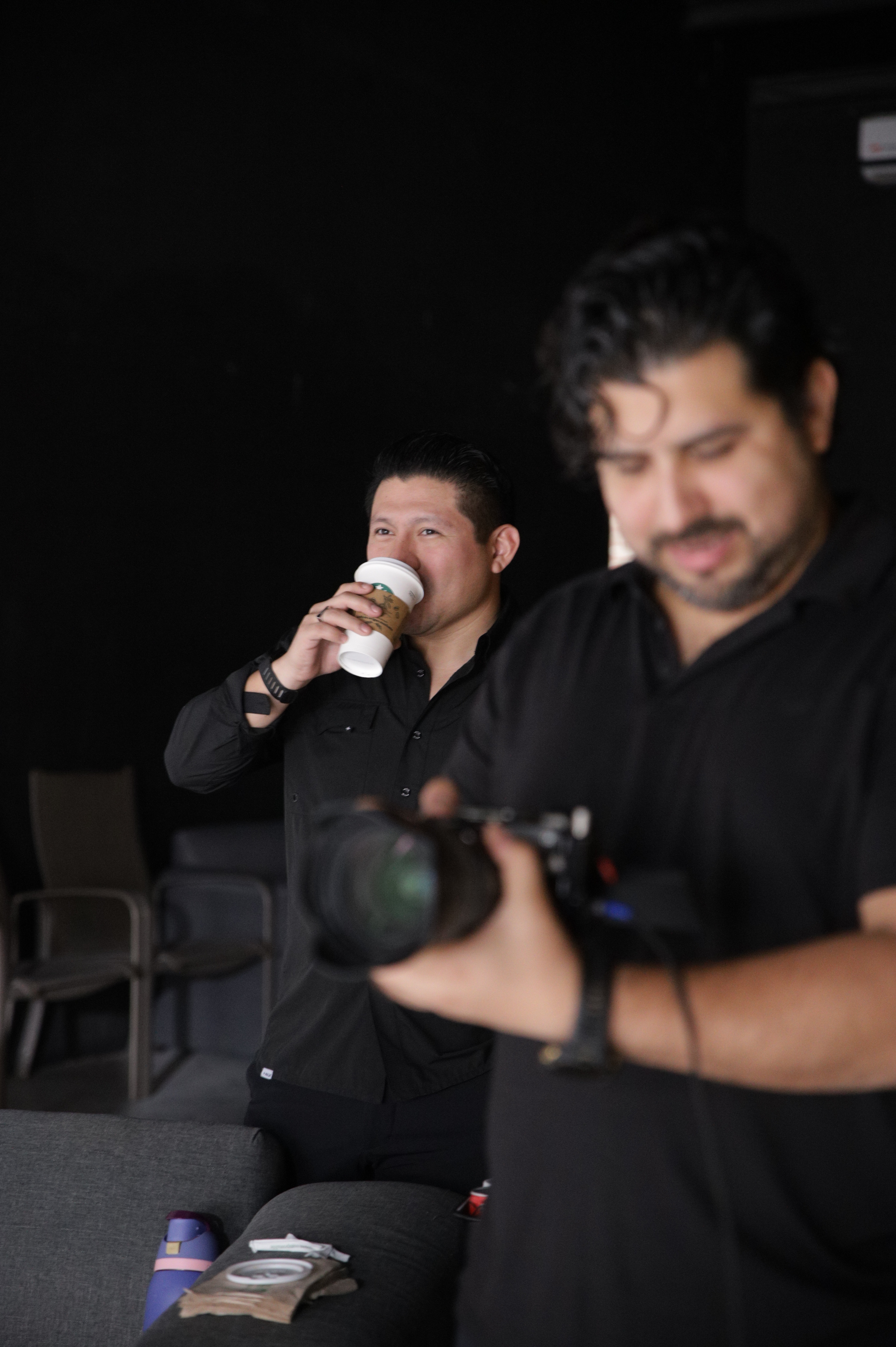 Equipo de producción audiovisual de Supperlative detrás de cámaras